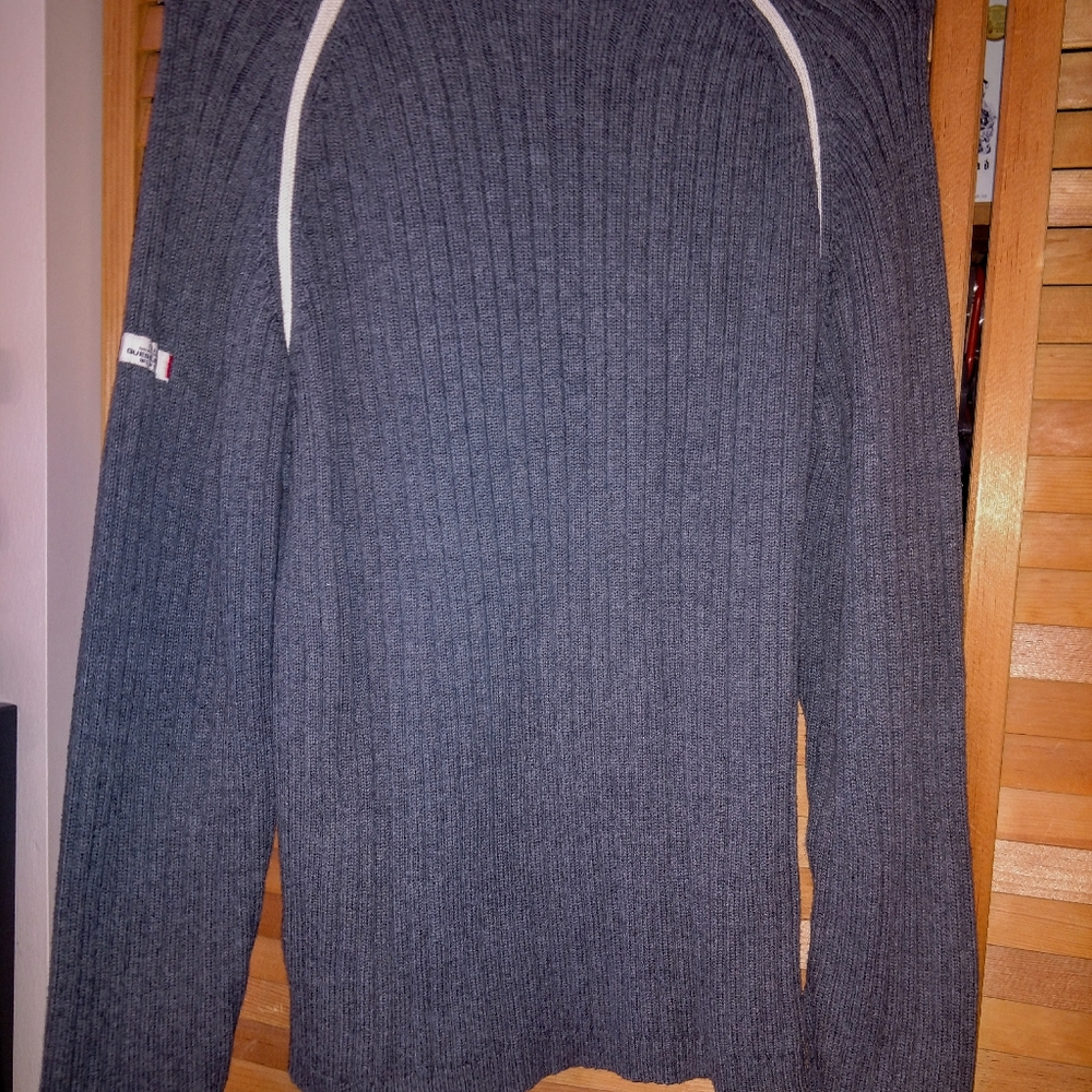Men's L GUESS sweater